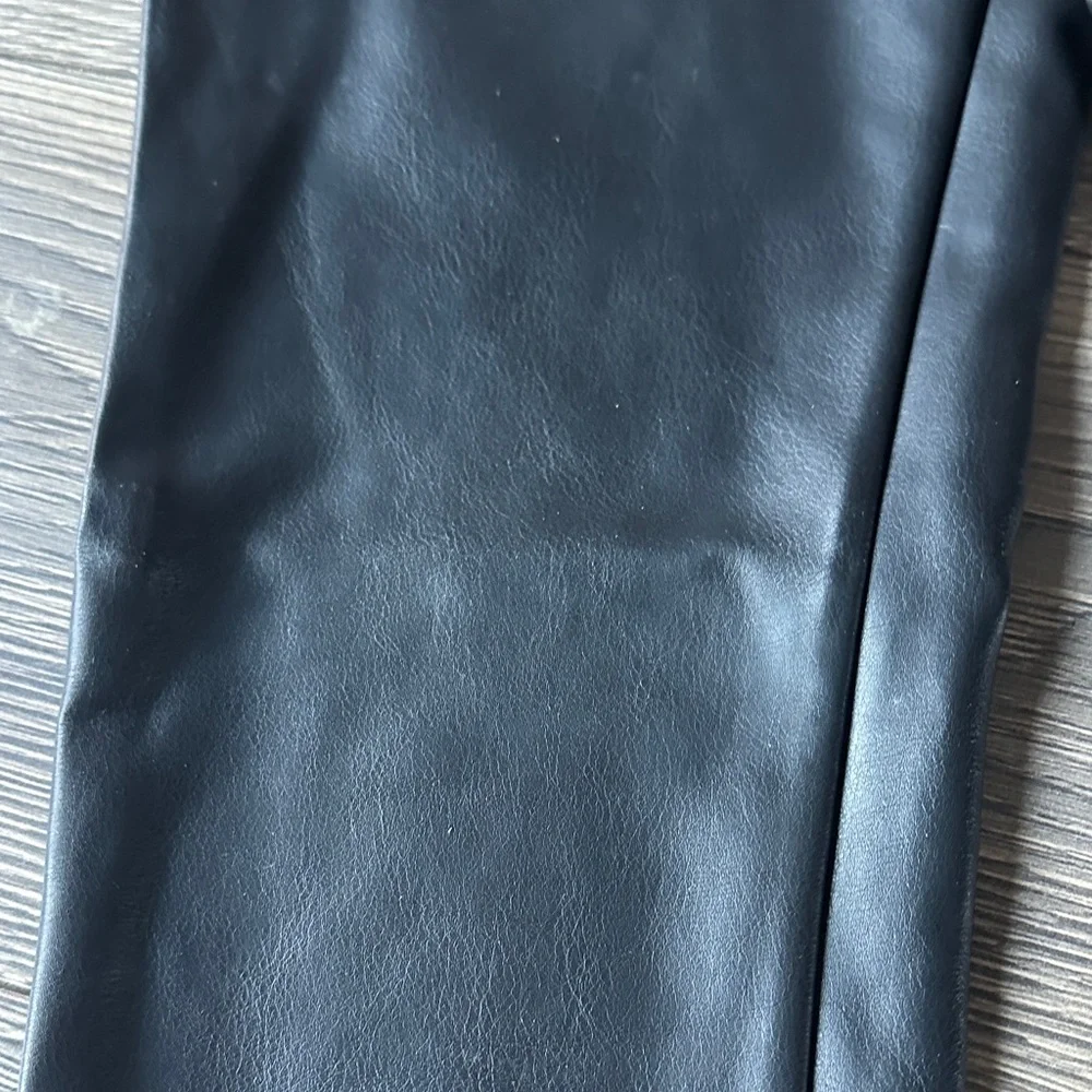 Sleek Black Women's Leggings